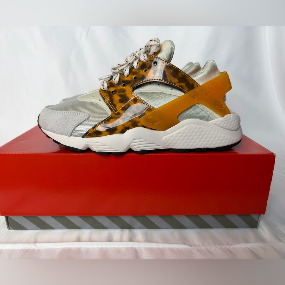 Nike Air Huarache Run Premium – Women’s Size 9